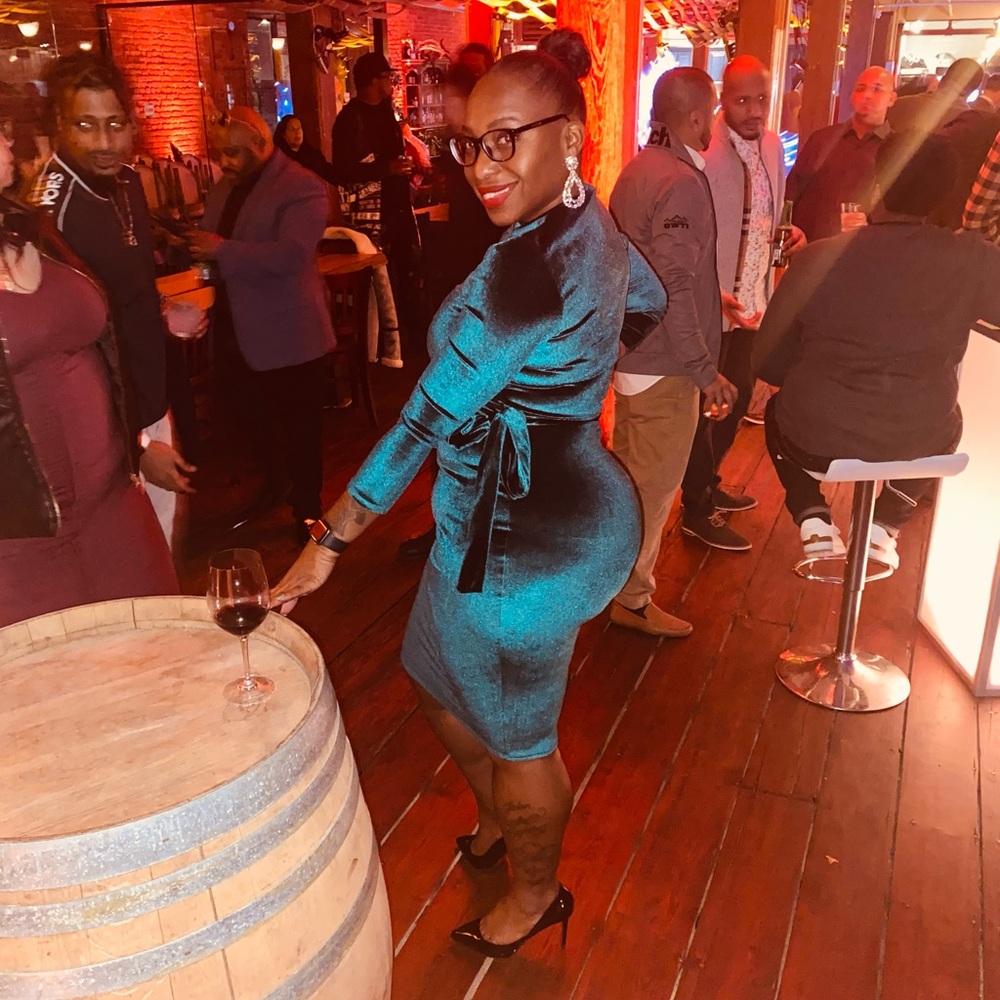 Wear it once Elegant Emerald Long Sleeve Dress